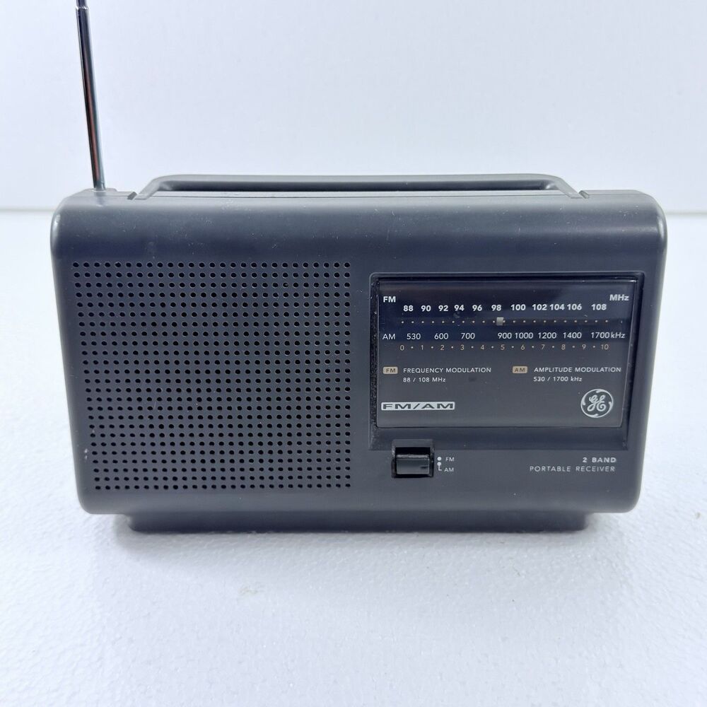 Vintage GE 7-2662C 2 Band Portable AM/FM Gray Small Radio Receiver Tested Works